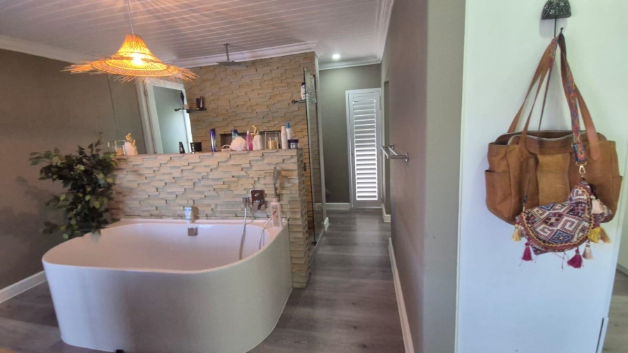 To Let 6 Bedroom Property for Rent in Num Num Cape Estate Western Cape